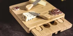 Kaasplank bamboe met snijplank en messen